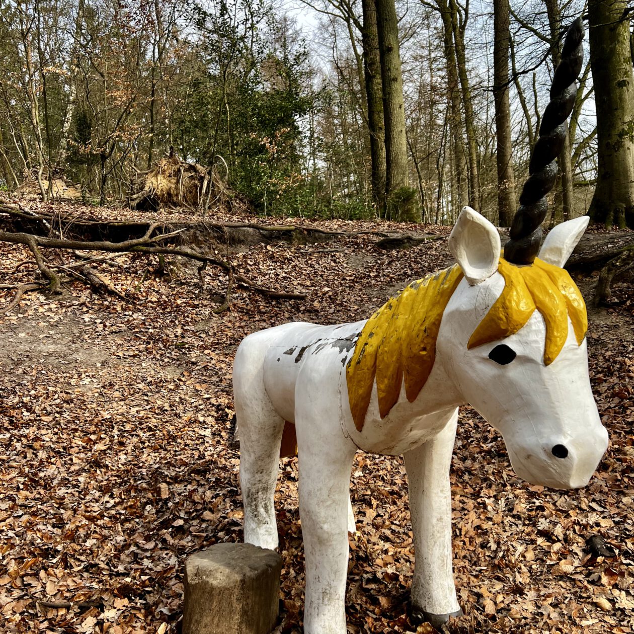Einhorn aus Holz im Märchenwald Jesteburg